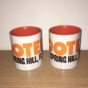 New 2 Hooters Coffee/Tea/Cocoa Mugs From Florida